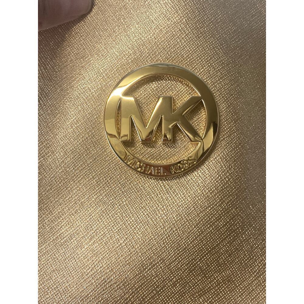 MICHAEL KORS LARGE GOLD METALIC LEATHER SHOULDER BAG - Picture 12 of 16